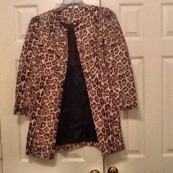 🎉2X HP🎉Animal print Chic boutique coat. - Picture 3 of 5